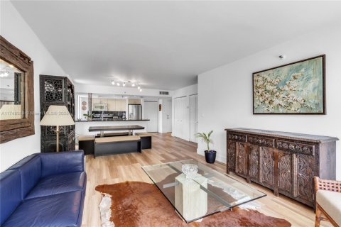 Condo in Miami, Florida, 2 bedrooms  № 1714214 - photo 17