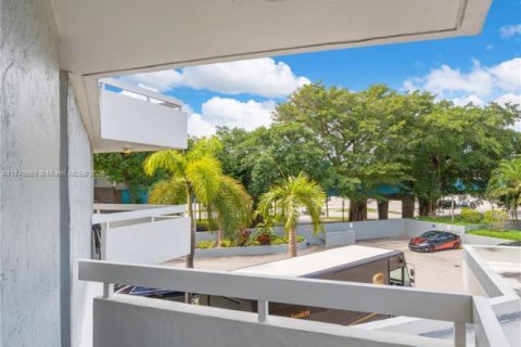 Condo in Miami, Florida, 2 bedrooms  № 1714214 - photo 13