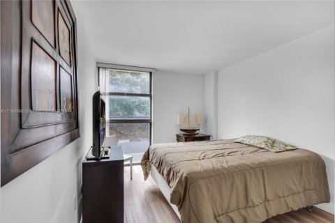 Condo in Miami, Florida, 2 bedrooms  № 1714214 - photo 25