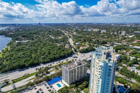 Condo in Miami, Florida, 2 bedrooms  № 1714214 - photo 8
