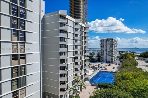 Condo in Miami, Florida, 2 bedrooms  № 1714214 - photo 3