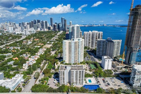 Condo in Miami, Florida, 2 bedrooms  № 1714214 - photo 5