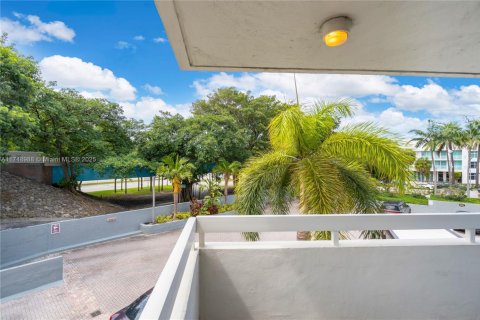 Condo in Miami, Florida, 2 bedrooms  № 1714214 - photo 11
