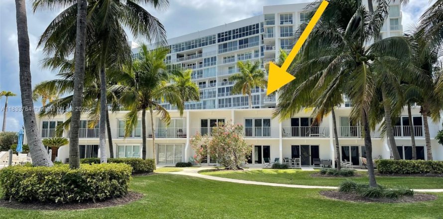 Townhouse in Key Biscayne, Florida 2 bedrooms, 96.8 sq.m. № 1814650