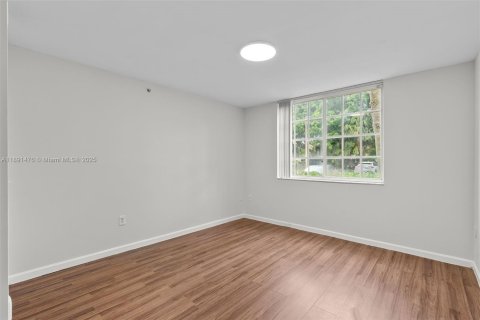 Condo in Miramar, Florida, 2 bedrooms  № 1943653 - photo 13