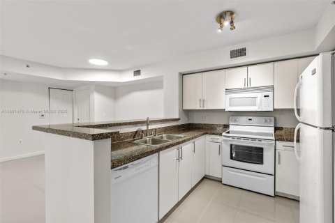 Condo in Miramar, Florida, 2 bedrooms  № 1943653 - photo 7