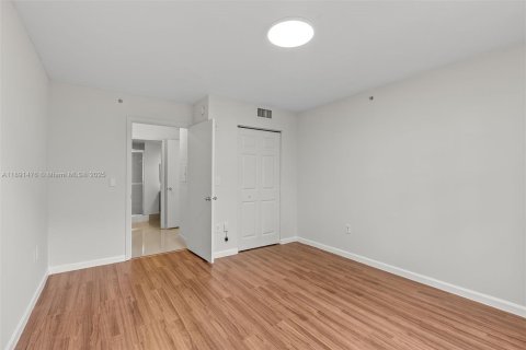 Condo in Miramar, Florida, 2 bedrooms  № 1943653 - photo 14