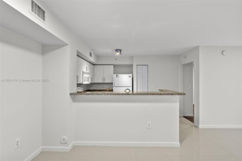 Condo in Miramar, Florida, 2 bedrooms  № 1943653 - photo 15