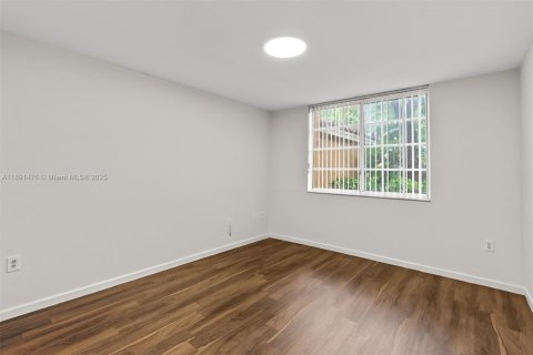 Condo in Miramar, Florida, 2 bedrooms  № 1943653 - photo 8