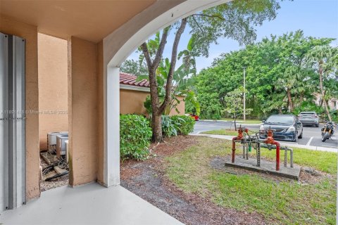 Condo in Miramar, Florida, 2 bedrooms  № 1943653 - photo 16