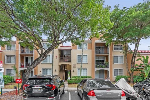 Condo in Miramar, Florida, 2 bedrooms  № 1943653 - photo 1