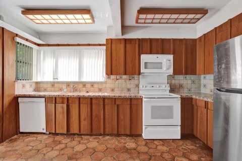 Condo in Lauderhill, Florida, 4 bedrooms  № 2382920 - photo 20
