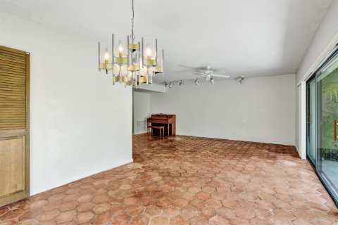 Condo in Lauderhill, Florida, 4 bedrooms  № 2382920 - photo 15