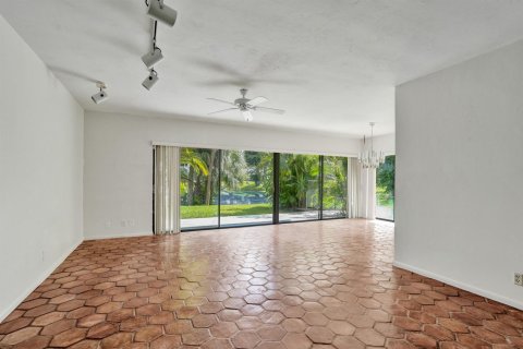 Condo in Lauderhill, Florida, 4 bedrooms  № 2382920 - photo 7