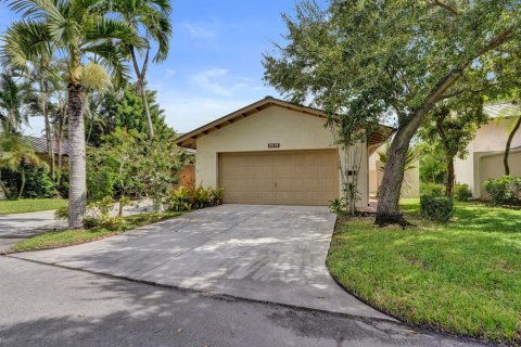 Condo in Lauderhill, Florida, 4 bedrooms  № 2382920 - photo 2