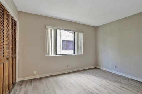 Condo in Lauderhill, Florida, 4 bedrooms  № 2382920 - photo 28