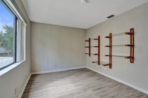 Condo in Lauderhill, Florida, 4 bedrooms  № 2382920 - photo 29