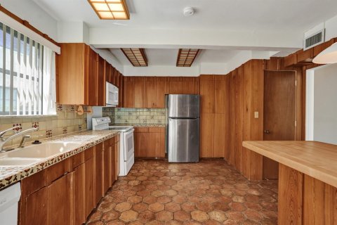 Condo in Lauderhill, Florida, 4 bedrooms  № 2382920 - photo 18