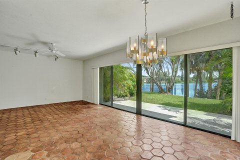 Condo in Lauderhill, Florida, 4 bedrooms  № 2382920 - photo 14