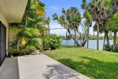 Condo in Lauderhill, Florida, 4 bedrooms  № 2382920 - photo 4