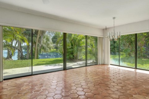 Condo in Lauderhill, Florida, 4 bedrooms  № 2382920