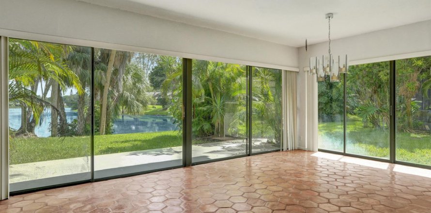Condo in Lauderhill, Florida, 4 bedrooms  № 2382920