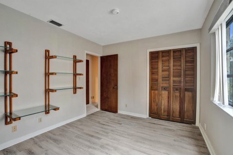 Condo in Lauderhill, Florida, 4 bedrooms  № 2382920 - photo 30