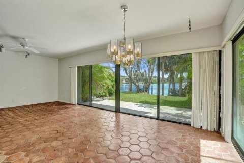 Condo in Lauderhill, Florida, 4 bedrooms  № 2382920 - photo 13