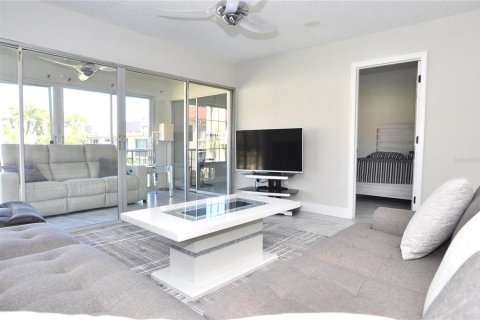 Condominio en venta en Clearwater, Florida, 1 dormitorio, 88.26 m2 № 1733547 - foto 10