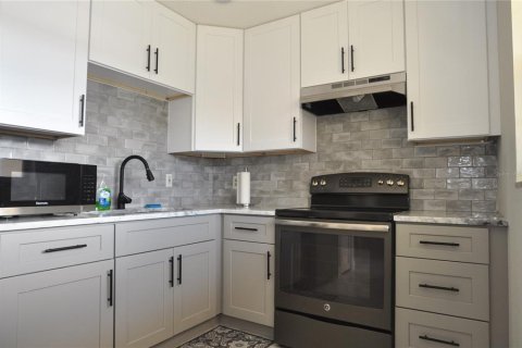 Condominio en venta en Clearwater, Florida, 1 dormitorio, 88.26 m2 № 1733547 - foto 3