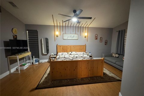 House in Pembroke Pines, Florida 3 bedrooms, 163.88 sq.m. № 1994560 - photo 4