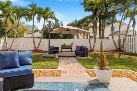 House in Pembroke Pines, Florida 3 bedrooms, 163.88 sq.m. № 1994560 - photo 8