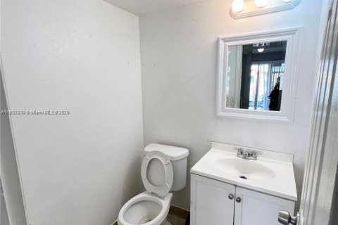 Townhouse in Sunrise, Florida 3 bedrooms, 118.54 sq.m. № 1881624 - photo 6