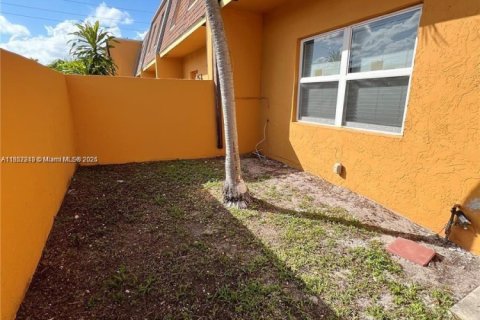 Townhouse in Sunrise, Florida 3 bedrooms, 118.54 sq.m. № 1881624 - photo 18