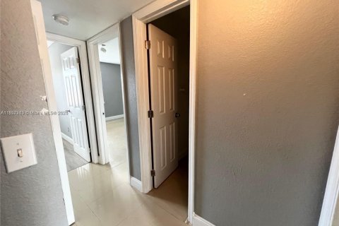 Townhouse in Sunrise, Florida 3 bedrooms, 118.54 sq.m. № 1881624 - photo 9
