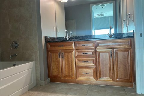 Condominio en alquiler en Orlando, Florida, 2 dormitorios, 111.11 m2 № 1767526 - foto 12