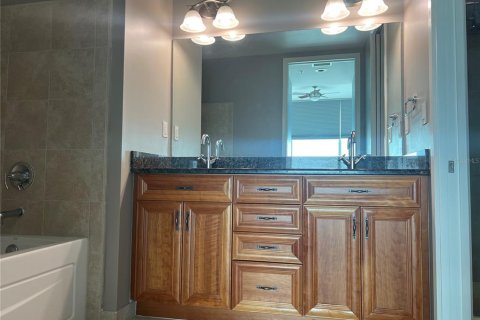 Condominio en alquiler en Orlando, Florida, 2 dormitorios, 111.11 m2 № 1767526 - foto 13