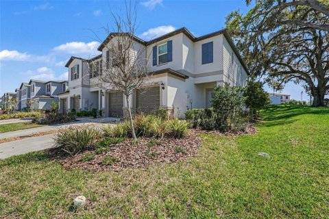 Touwnhouse à vendre à Zephyrhills, Floride: 2 chambres, 143.16 m2 № 2205992 - photo 3