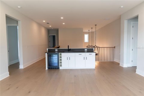 House in Tampa, Florida 5 bedrooms, 425.68 sq.m. № 2103797 - photo 29