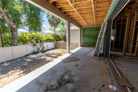 House in Tampa, Florida 5 bedrooms, 425.68 sq.m. № 2103797 - photo 7