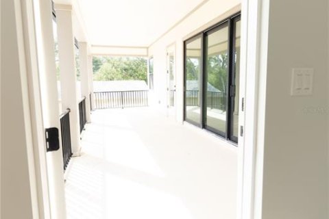 House in Tampa, Florida 5 bedrooms, 425.68 sq.m. № 2103797 - photo 28