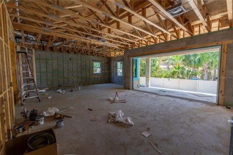 House in Tampa, Florida 5 bedrooms, 425.68 sq.m. № 2103797 - photo 5
