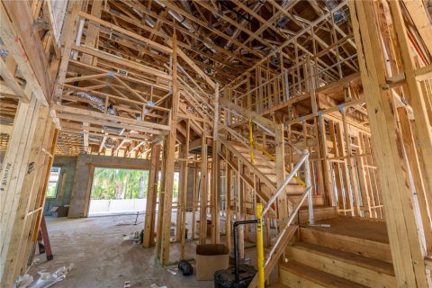 House in Tampa, Florida 5 bedrooms, 425.68 sq.m. № 2103797 - photo 9