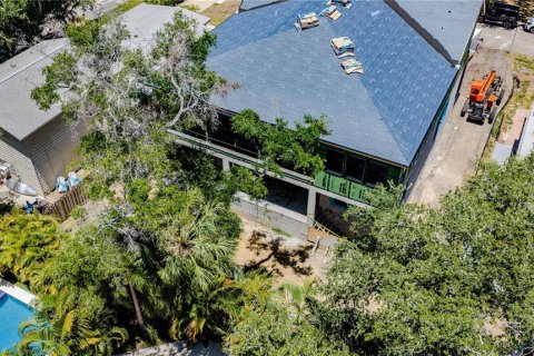 House in Tampa, Florida 5 bedrooms, 425.68 sq.m. № 2103797 - photo 17