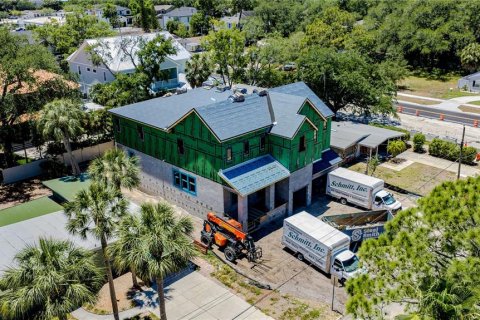 House in Tampa, Florida 5 bedrooms, 425.68 sq.m. № 2103797 - photo 4