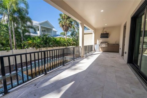 House in Tampa, Florida 5 bedrooms, 425.68 sq.m. № 2103797 - photo 21