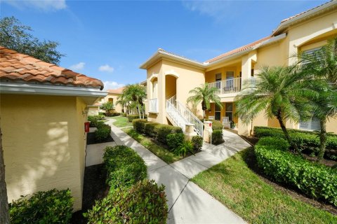 Condominio en venta en Lakewood Ranch, Florida, 2 dormitorios, 132.94 m2 № 1759639 - foto 7