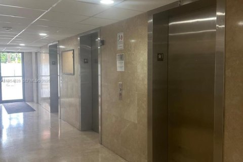 Condominio en alquiler en North Miami, Florida, 1 dormitorio, 62.52 m2 № 2008402 - foto 9