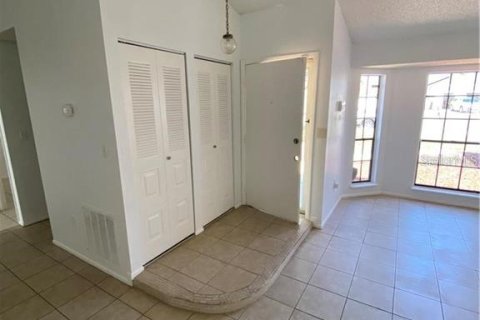 Villa ou maison à louer à Kissimmee, Floride: 3 chambres, 134.71 m2 № 1893667 - photo 2