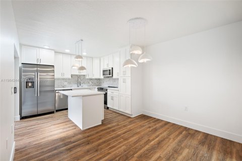 Casa en venta en Palm Beach Gardens, Florida, 2 dormitorios, 138.24 m2 № 2045499 - foto 9